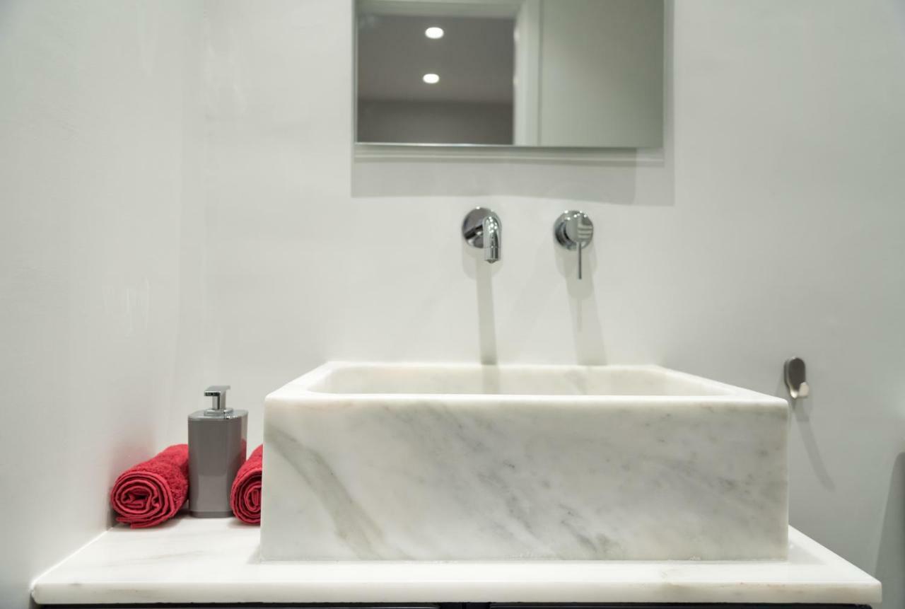 Central Cozy Studio With A Secret Garden Athens Ngoại thất bức ảnh