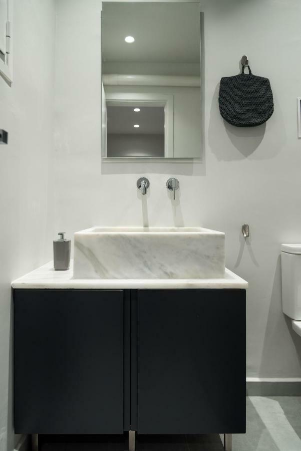 Central Cozy Studio With A Secret Garden Athens Ngoại thất bức ảnh