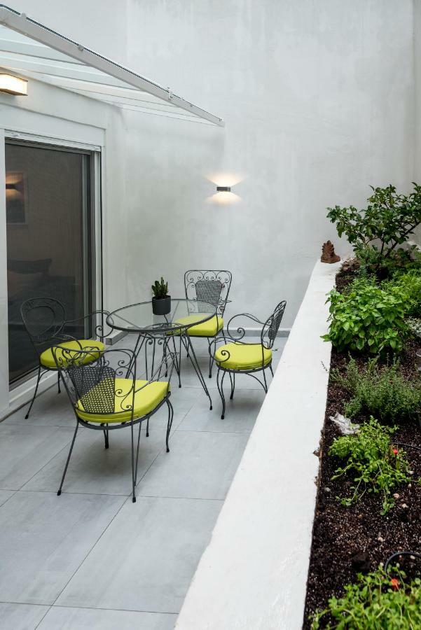 Central Cozy Studio With A Secret Garden Athens Ngoại thất bức ảnh