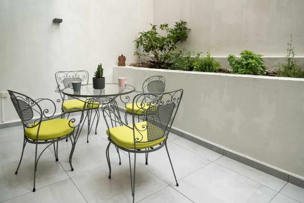 Central Cozy Studio With A Secret Garden Athens Ngoại thất bức ảnh