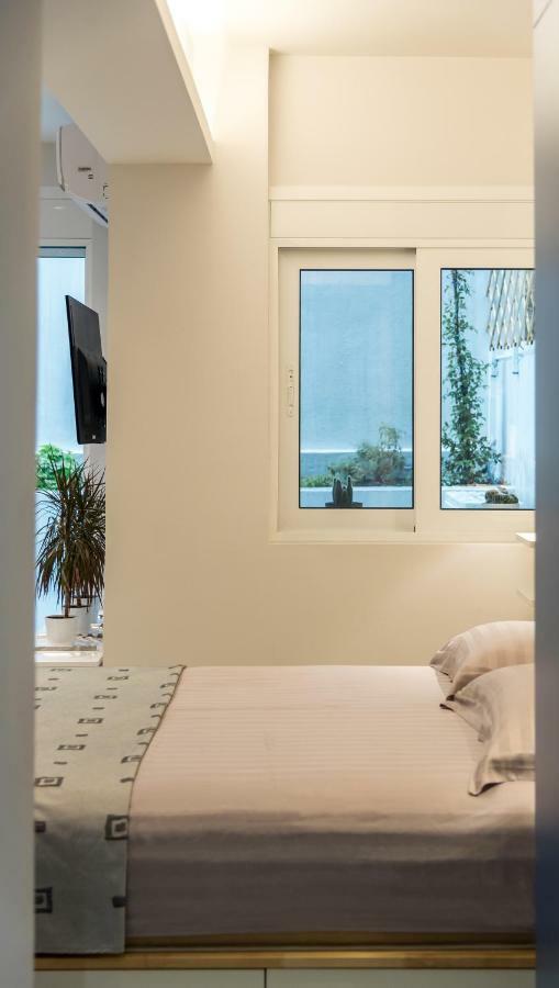 Central Cozy Studio With A Secret Garden Athens Ngoại thất bức ảnh