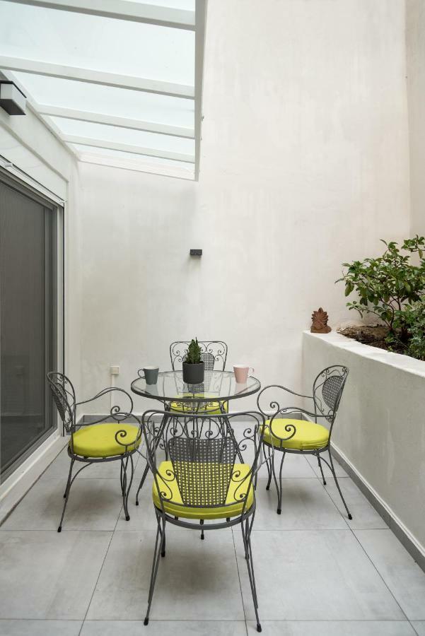 Central Cozy Studio With A Secret Garden Athens Ngoại thất bức ảnh